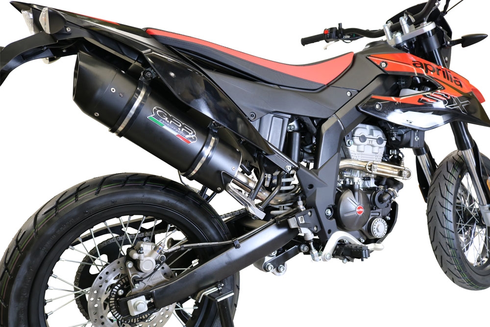Pot echappement compatible avec Aprilia Sx 125 2018-2020, Furore Evo4 Nero, Échappement légal, homologué,silencieux avec db killer amovible et tuyau de liaison spécifique 