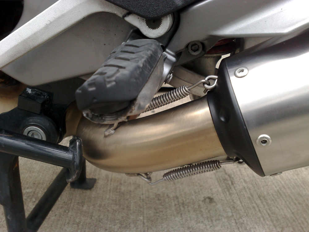 Pot echappement compatible avec Moto Guzzi Breva 850 2006-2011, Furore Nero, Échappement légal, homologué,silencieux avec db killer amovible et tuyau de liaison spécifique 