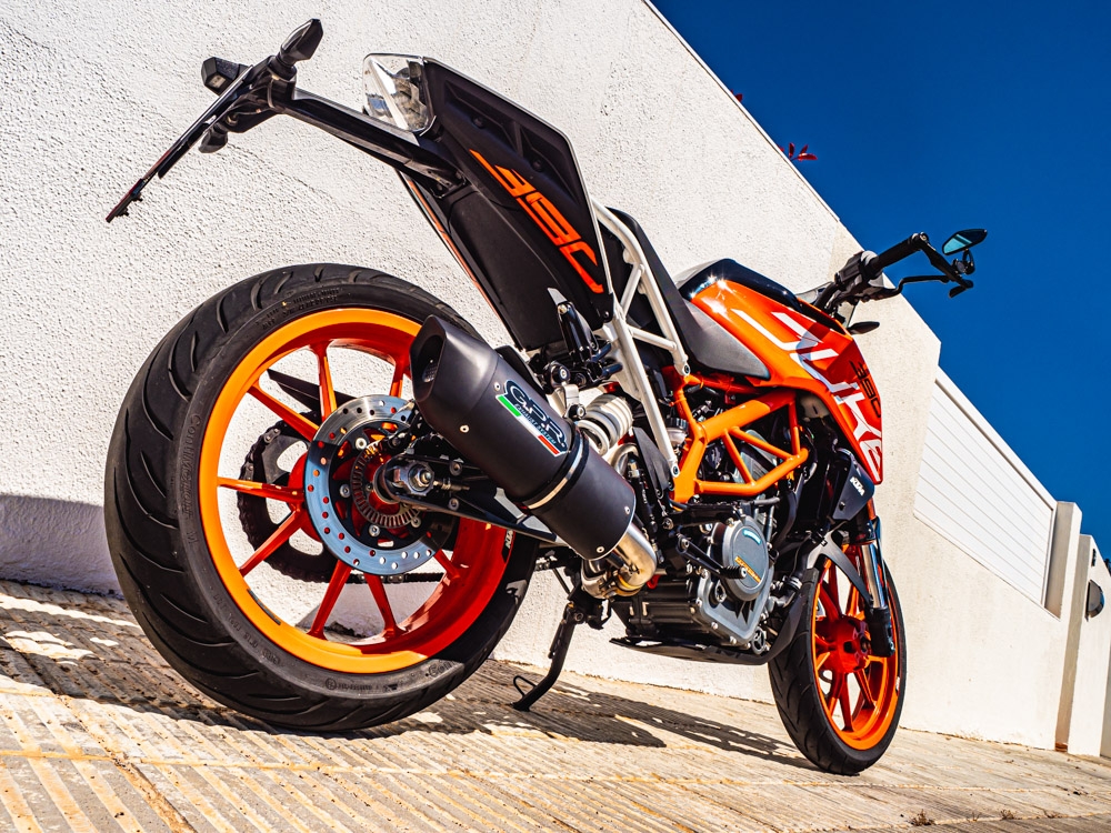 Pot echappement compatible avec Ktm Duke 390 2017-2020, Furore Evo4 Nero, Échappement légal, homologué,silencieux avec db killer amovible et tuyau de liaison spécifique 