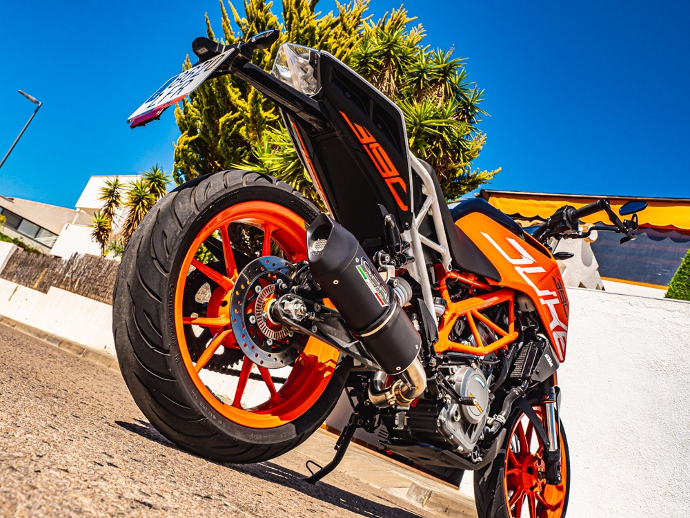 Pot echappement compatible avec Ktm Rc 125 2017-2020, Furore Evo4 Nero, Échappement légal, homologué,silencieux avec db killer amovible et tuyau de liaison spécifique 