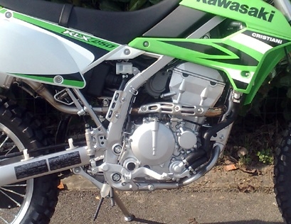 Pot echappement compatible avec Kawasaki KLX 250 R 1994-2007, Satinox , Échappement légal, homologué,silencieux avec db killer amovible et tuyau de liaison spécifique 