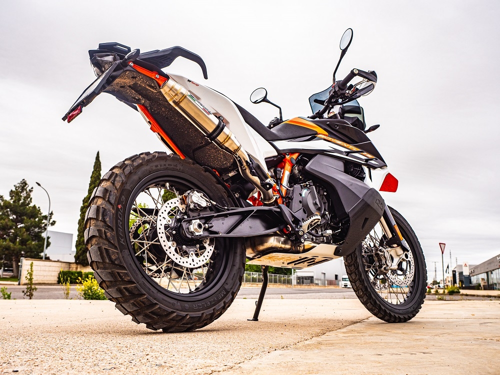 Pot echappement compatible avec Ktm Adventure 890 2021-2024, Deeptone Inox, Pot échappement racing, avec les tuyaux de liaison, article sans homologation 
