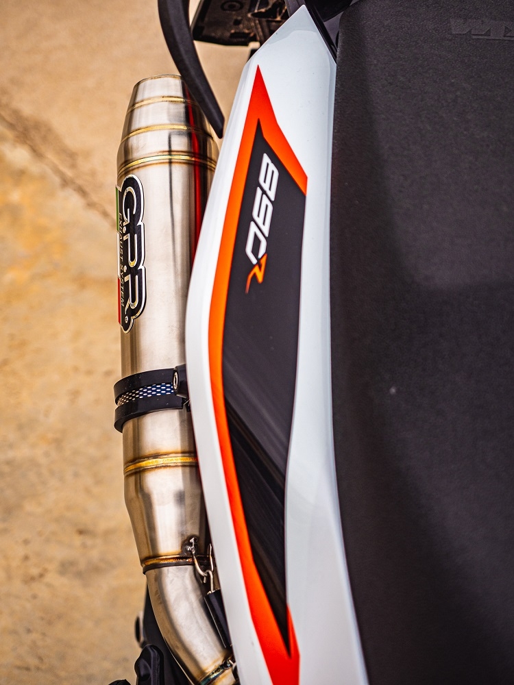 Pot echappement compatible avec Ktm Duke 890 2021-2024, Deeptone Inox, Pot échappement racing, avec les tuyaux de liaison, article sans homologation 