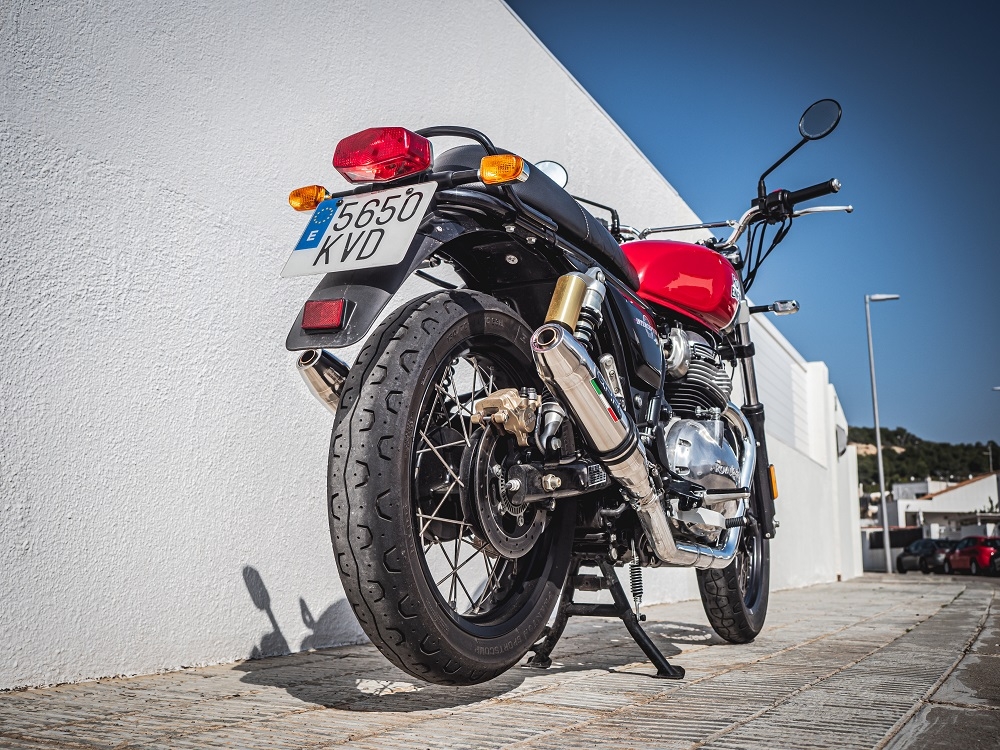 Pot echappement compatible avec Royal Enfield Interceptor 650 2021-2025, Deeptone Inox, Pot échappement double, pas légal pour les pays membres de l'UE, compris db killers amovibles et les tuyaux de liaison 