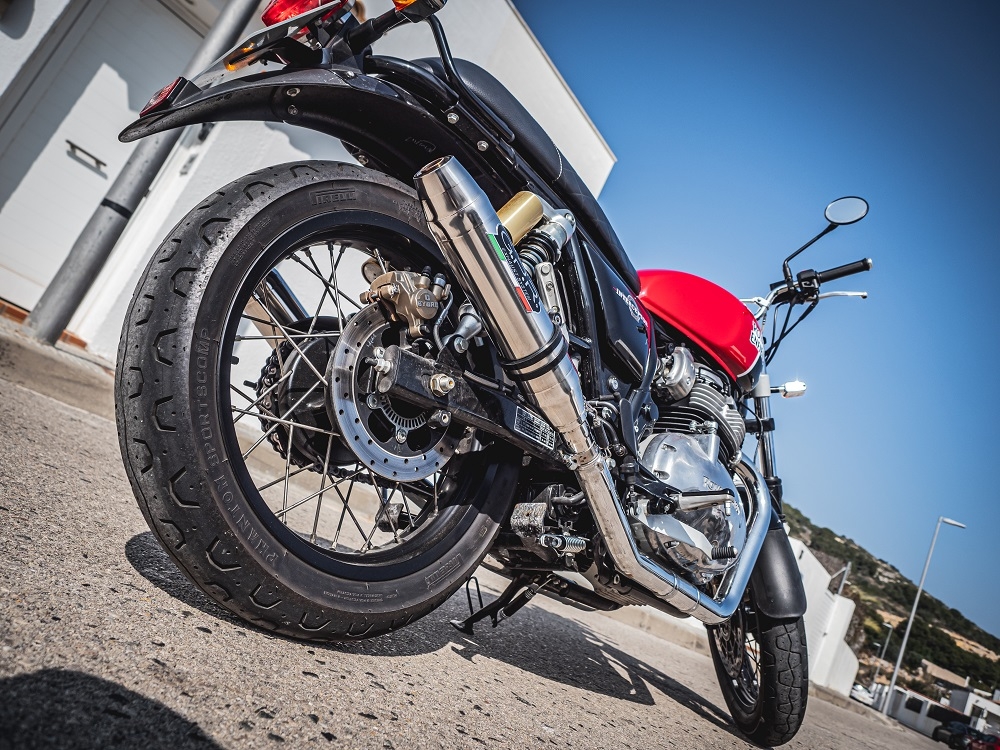 Pot echappement compatible avec Royal Enfield Interceptor 650 2021-2025, Deeptone Inox, Pot échappement double, pas légal pour les pays membres de l'UE, compris db killers amovibles et les tuyaux de liaison 