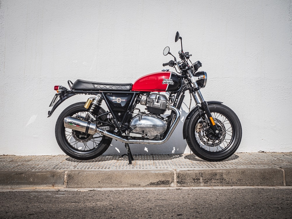 Pot echappement compatible avec Royal Enfield Continental 650 2021-2024, Satinox, Pot échappement double, pas légal pour les pays membres de l'UE, compris db killers amovibles et les tuyaux de liaison 
