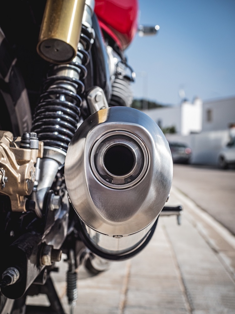 Pot echappement compatible avec Royal Enfield Continental 650 2021-2024, Satinox, Pot échappement double, pas légal pour les pays membres de l'UE, compris db killers amovibles et les tuyaux de liaison 
