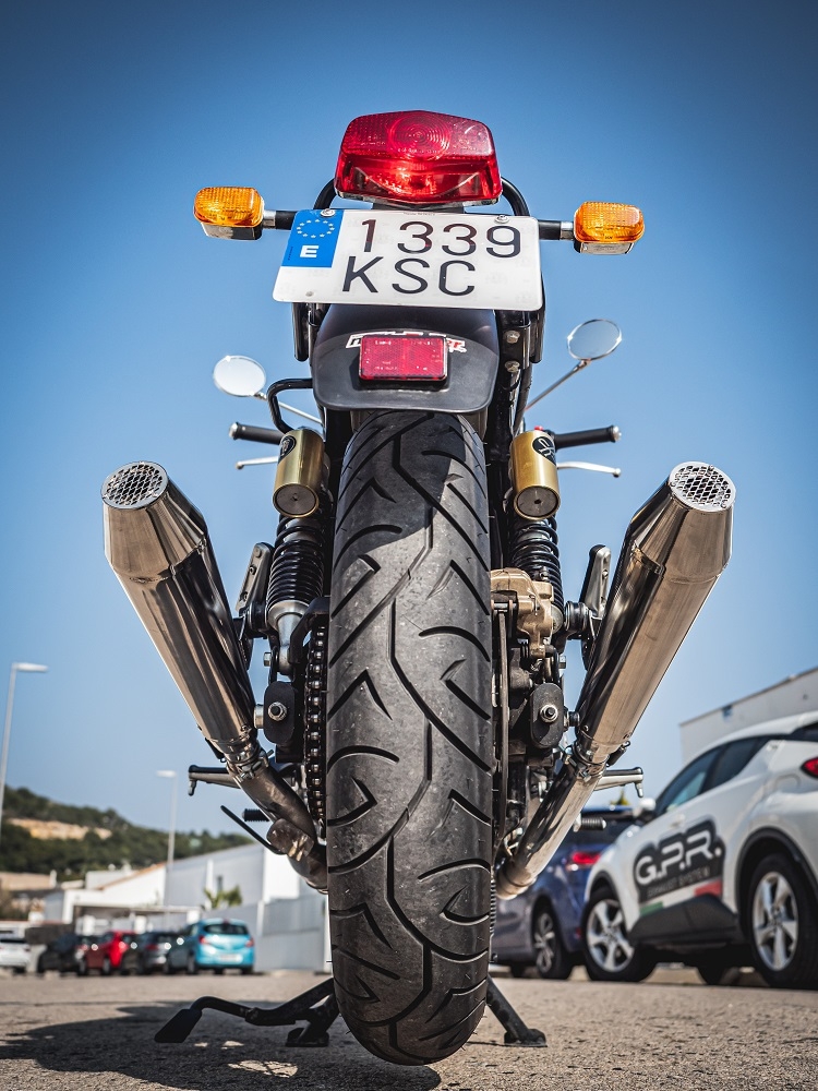 Pot echappement compatible avec Royal Enfield Continental 650 2021-2024, Ultracone, Pot échappement double, pas légal pour les pays membres de l'UE, compris db killers amovibles et les tuyaux de liaison 