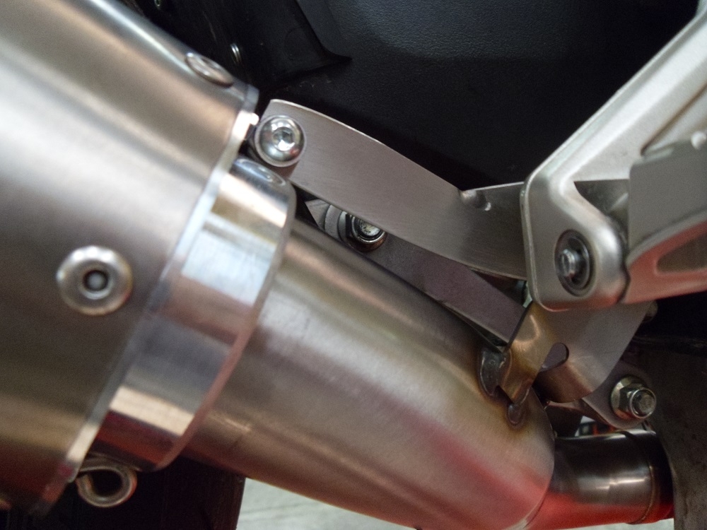 Pot echappement compatible avec Mv Agusta Brutale 675 2012-2015, Albus Ceramic, Échappement légal, homologué,silencieux avec db killer amovible et tuyau de liaison spécifique 