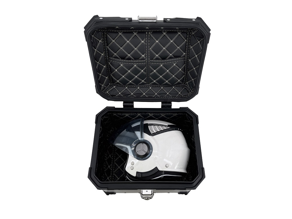 GPR TECH TOP CASE ALPI-TECH 26 LT. BLACK Top case in aluminum,including soft backrest, black color with universal plate  Capacity 26 LT.