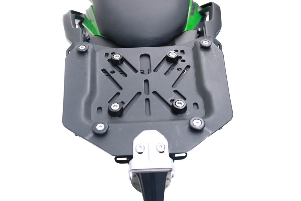 GPR TECH compatible with  Kawasaki Versys 650 2021/2022 e5 GPR TECH Top case in aluminum, black color with specific plate included Capacity 35 LT.