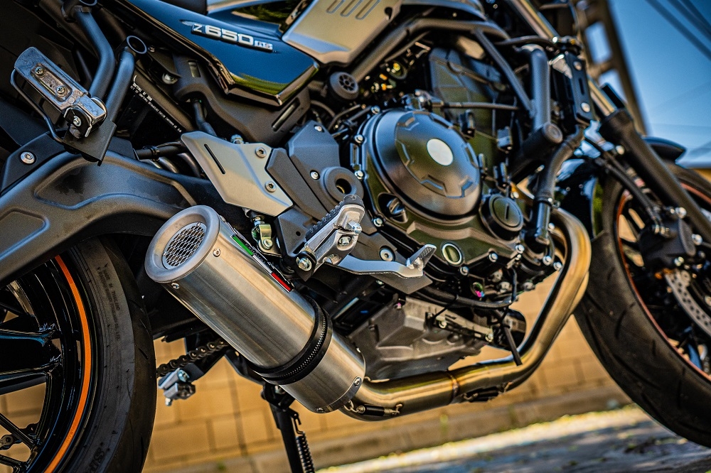 Pot echappement compatible avec Kawasaki Z 650 RS 2021-2023, M3 Inox , Pot échappement complet, non légal pour les pays de l'UE, avec db killer amovible 