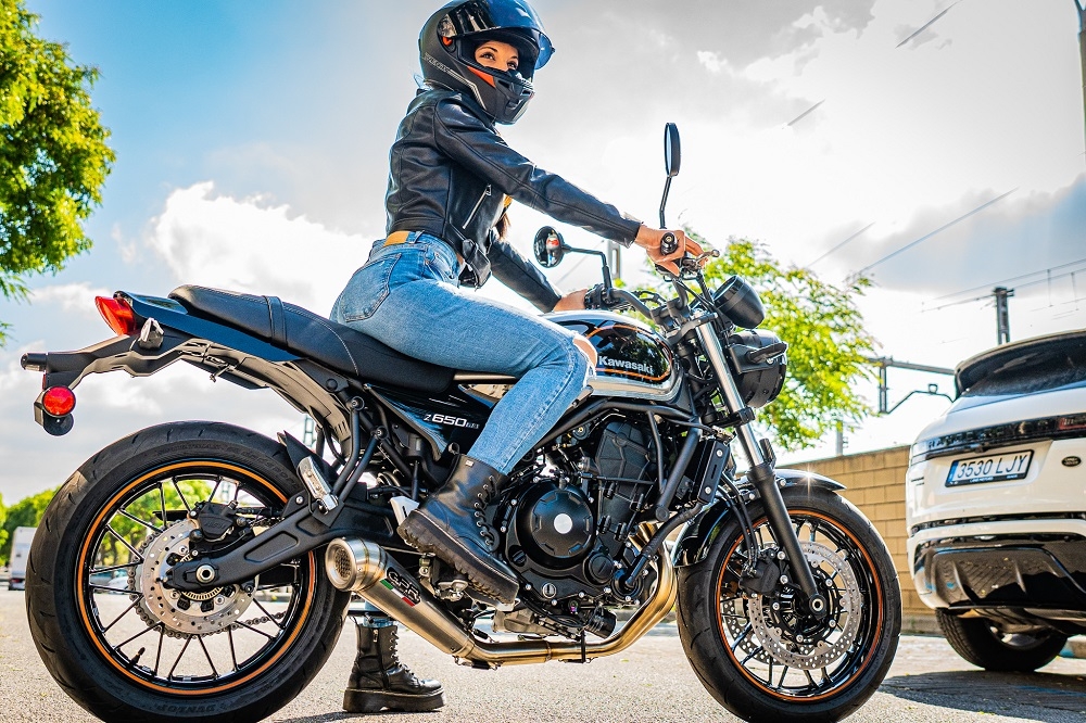 Pot echappement compatible avec Kawasaki Z 650 RS 2021-2023, Powercone Evo, Pot échappement complet, non légal pour les pays de l'UE, avec db killer amovible 