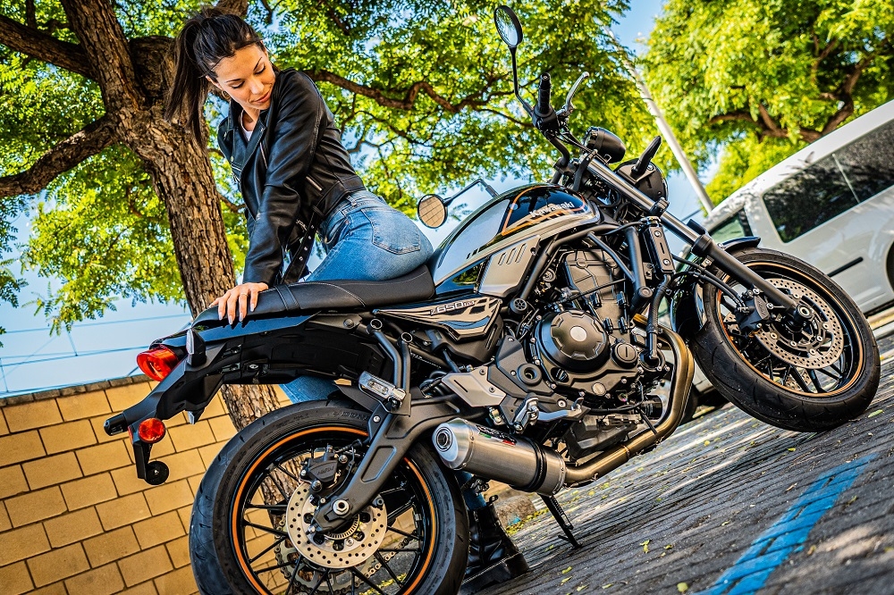 Pot echappement compatible avec Kawasaki Z 650 RS 2021-2023, Satinox, Pot échappement complet, non légal pour les pays de l'UE, avec db killer amovible 