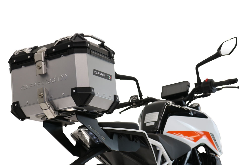 Top case GPR TECH compatible with  Ktm Duke 390 2017/2020 e4 GPR TECH Top case in aluminum, silver color, including roof rack and specific plate Capacity 45 LT.