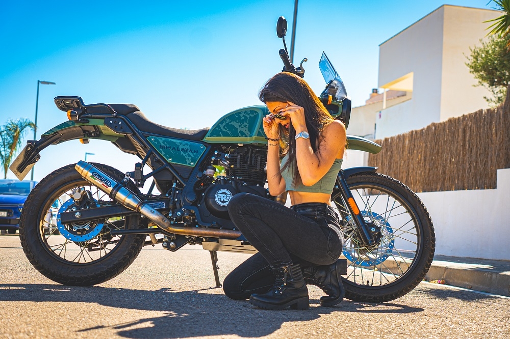 Pot echappement compatible avec Royal Enfield Himalayan 410 2021-2024, Deeptone Inox, Pot échappement racing, avec les tuyaux de liaison, article sans homologation 
