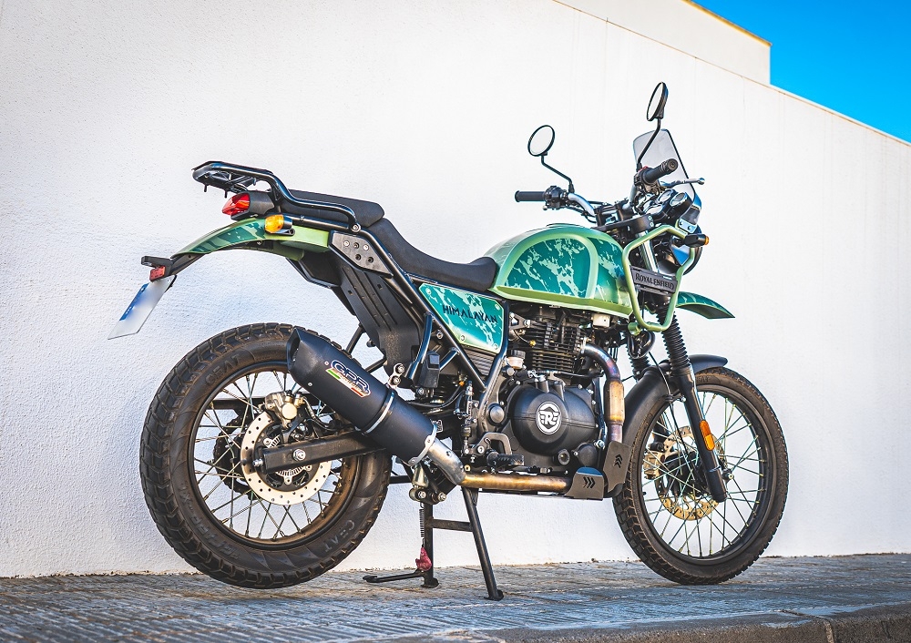 Pot echappement compatible avec Royal Enfield Himalayan 410 2021-2024, Furore Nero, Pot échappement racing, avec les tuyaux de liaison, article sans homologation 