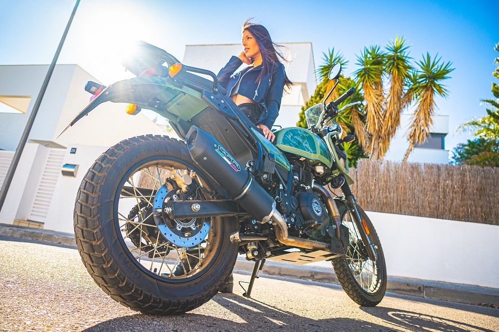 Pot echappement compatible avec Royal Enfield Himalayan 410 2021-2024, Furore Nero, Pot échappement racing, avec les tuyaux de liaison, article sans homologation 