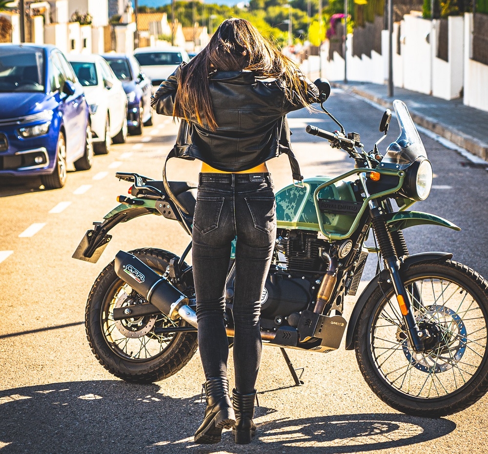 Pot echappement compatible avec Royal Enfield Himalayan 410 2021-2024, Furore Nero, Pot échappement racing, avec les tuyaux de liaison, article sans homologation 