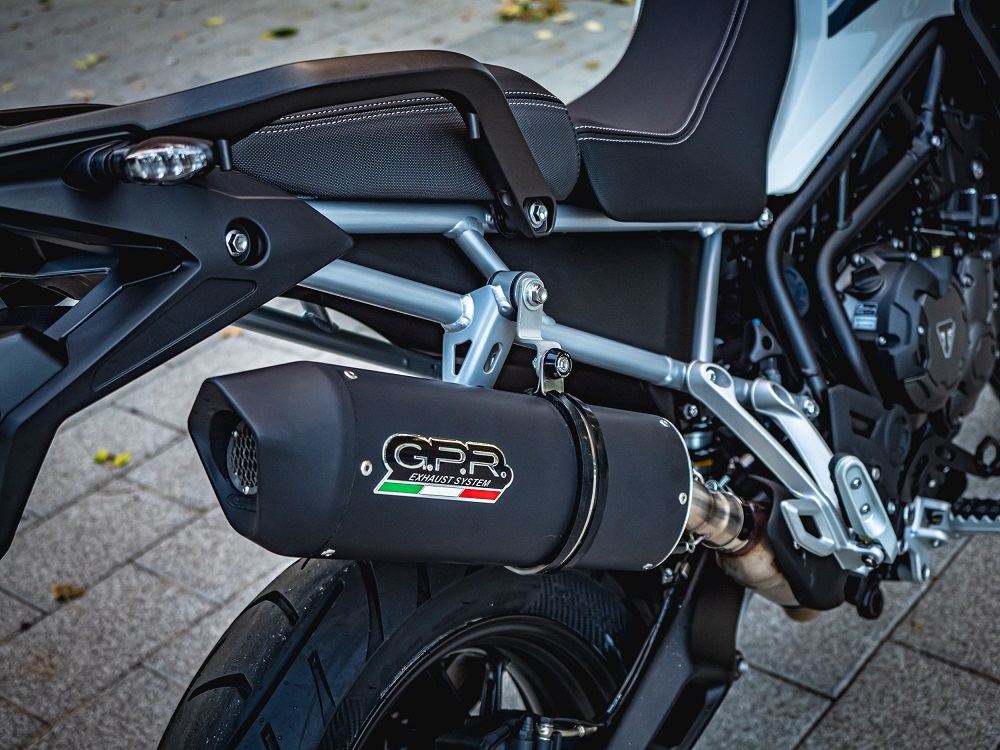 Pot echappement compatible avec Triumph Tiger 850 2020-2024, Furore Evo4 Nero, Échappement légal, homologué,silencieux avec db killer amovible et tuyau de liaison spécifique 