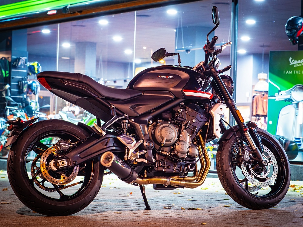 Pot echappement compatible avec Triumph Trident 660 2021-2024, M3 Black Titanium, Pot échappement complet, non légal pour les pays de l'UE, avec db killer amovible 