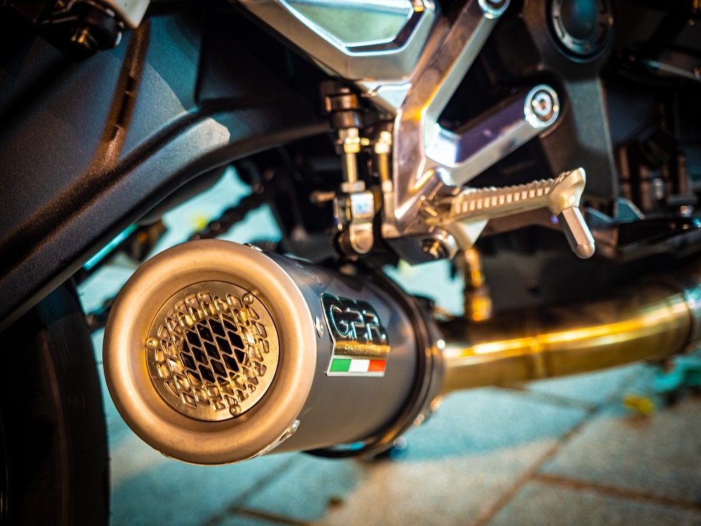 Pot echappement compatible avec Triumph Trident 660 2021-2024, M3 Black Titanium, Pot échappement complet, non légal pour les pays de l'UE, avec db killer amovible 
