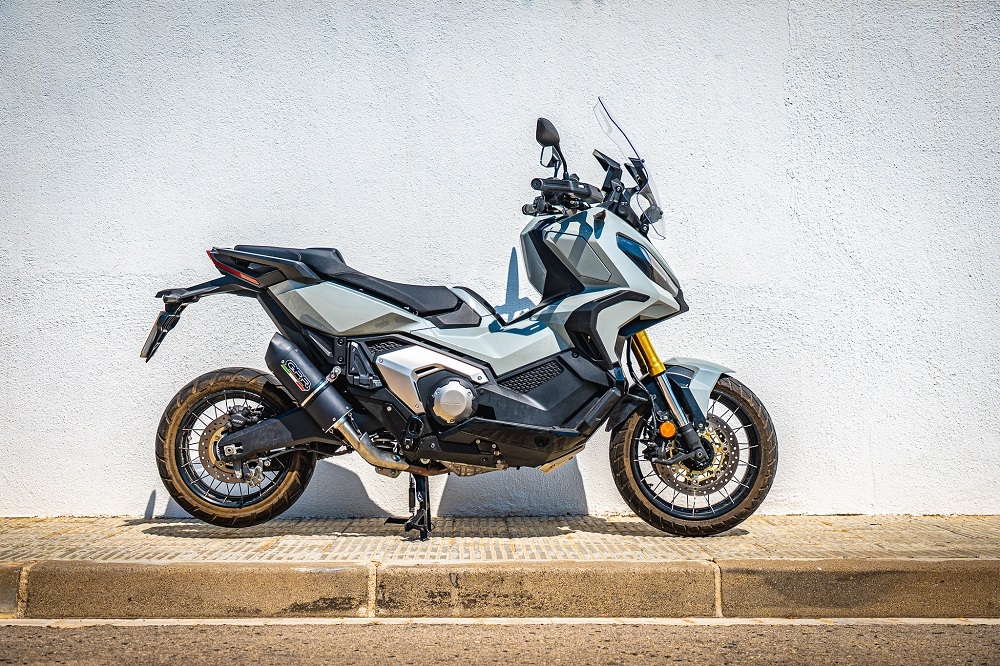 Pot echappement compatible avec Honda X-Adv 750 2021-2024, Furore Evo4 Nero, Échappement légal, homologué,silencieux avec db killer amovible et tuyau de liaison spécifique 