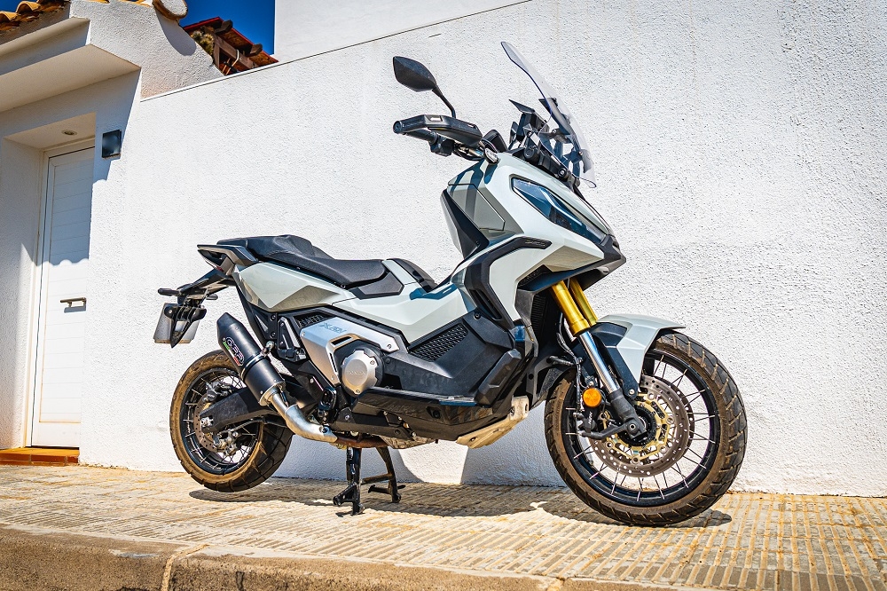 Pot echappement compatible avec Honda X-Adv 750 2021-2024, Furore Evo4 Nero, Échappement légal, homologué,silencieux avec db killer amovible et tuyau de liaison spécifique 
