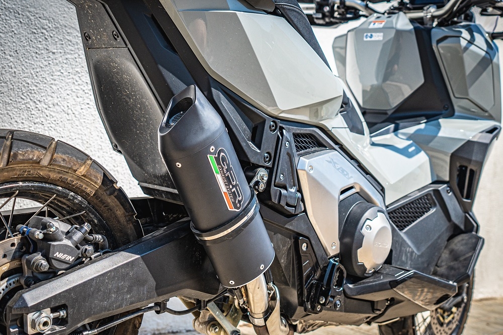 Pot echappement compatible avec Honda X-Adv 750 2021-2024, Furore Evo4 Nero, Échappement légal, homologué,silencieux avec db killer amovible et tuyau de liaison spécifique 