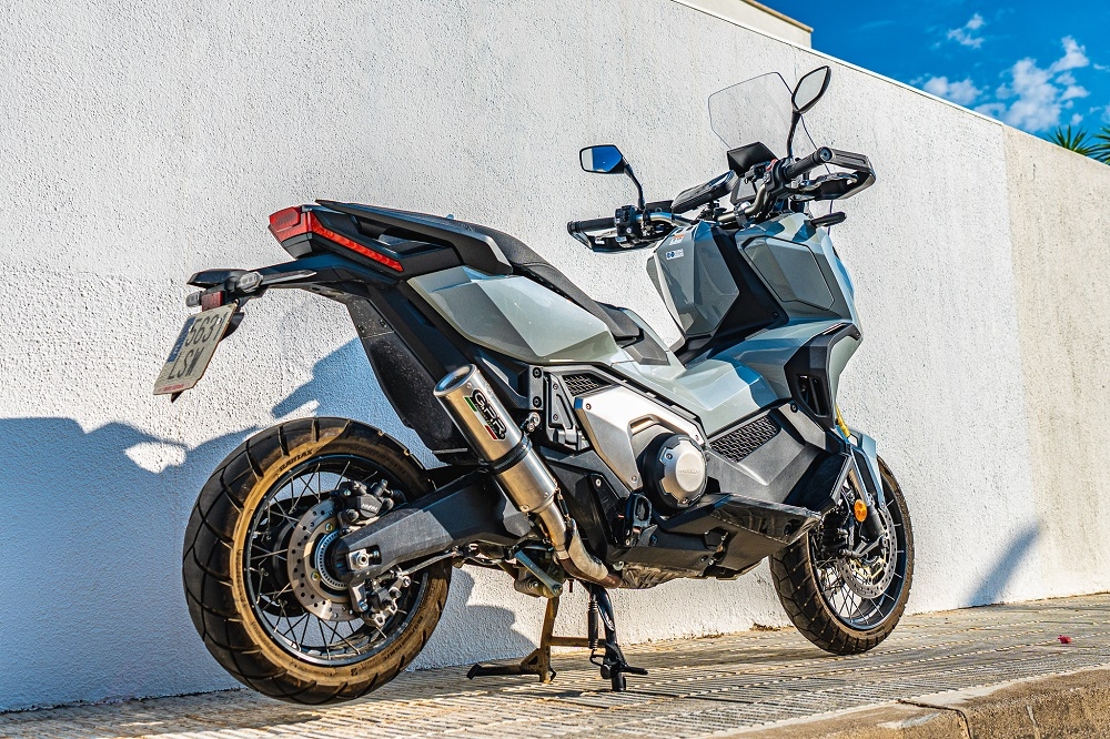 Pot echappement compatible avec Honda Forza 750 2021-2024, M3 Titanium Natural, Échappement légal, homologué,silencieux avec db killer amovible et tuyau de liaison spécifique 