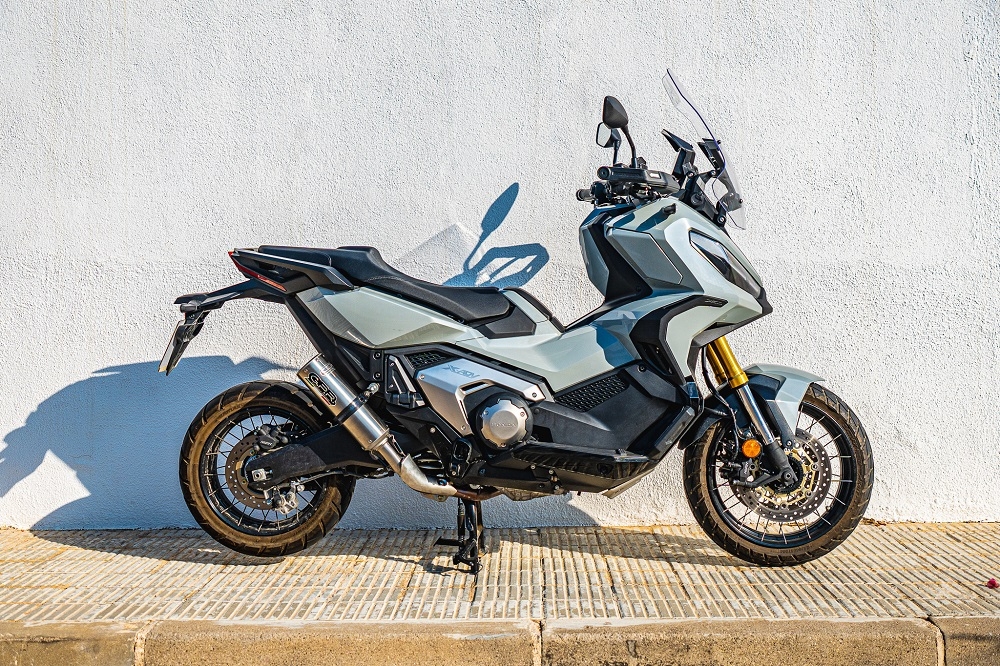 Pot echappement compatible avec Honda Forza 750 2021-2024, M3 Titanium Natural, Échappement légal, homologué,silencieux avec db killer amovible et tuyau de liaison spécifique 