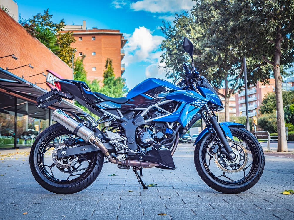 Pot echappement compatible avec Kawasaki Z 125 2021-2024, M3 Inox , Échappement légal, homologué,silencieux avec db killer amovible et tuyau de liaison spécifique 