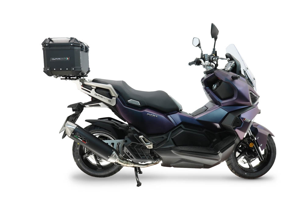 Top case GPR TECH compatible with  Sym ADX 125 2024/2026 e5 Plus Top Case Alpitech en aluminium, couleur noire avec plaque spécifique incluse Capacité Litres 35