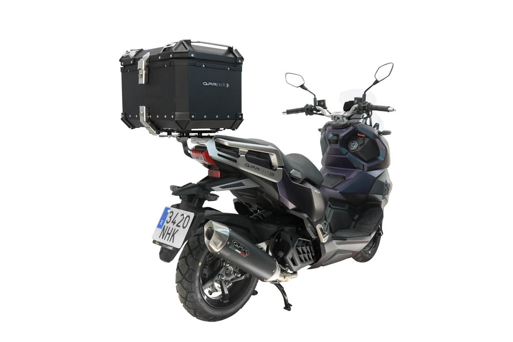 Top case GPR TECH compatible with  Sym ADX 125 2024/2026 e5 Plus Top Case Alpitech en aluminium, couleur noire avec plaque spécifique incluse Capacité Litres 45
