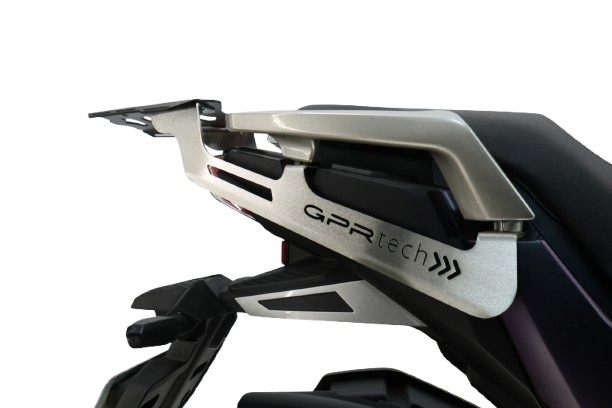 Top case GPR TECH compatible with  Sym ADX 125 2024/2026 e5 Plus Top Case Alpitech en aluminium, couleur argent avec plaque spécifique incluse Capacité Litres 26
